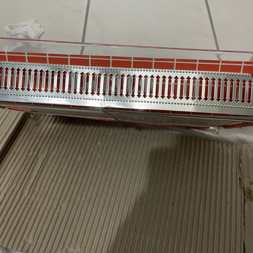 Pyrex oven dish with silver base and lid The Windsor Range Mayfair Collection