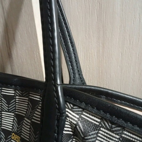 Guess large women's shoulder bag