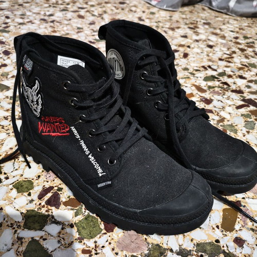 Stranger Things x Palladium hiking boots size 38 like new, black