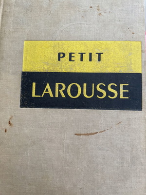 Petit Larousse 1960 μεταχειρισμένο, σε πολύ καλή κατάσταση