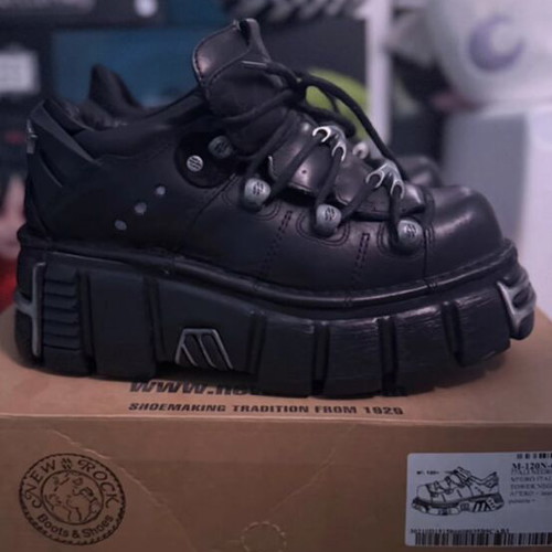 New Rock boots size 40 black new
