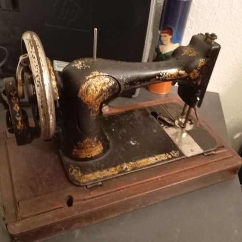 Vintage Singer sewing machine used