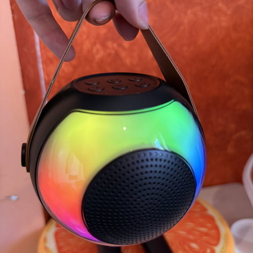 Wireless Karaoke Speaker με 2 ασύρματα μικρόφωνα και RGB φωτισμό σαν καινούργιο
