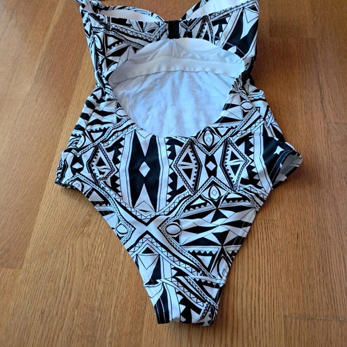 ASOS one-piece swimsuit used in very good condition, size XXS