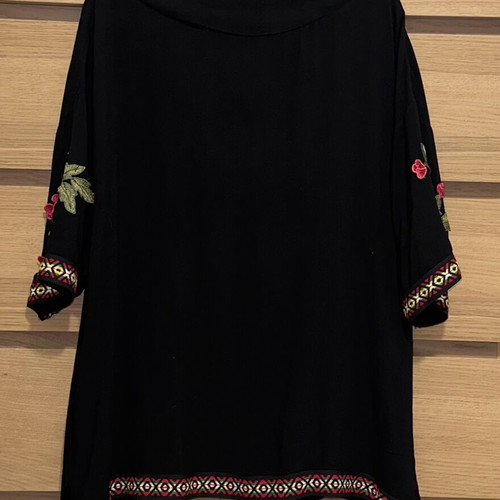 Black shirt kaftan with embroidered flowers like new