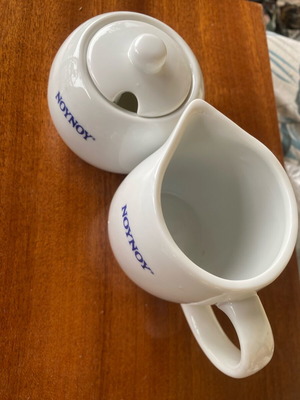 Nounou milk jug and sugar bowl set collectible like new