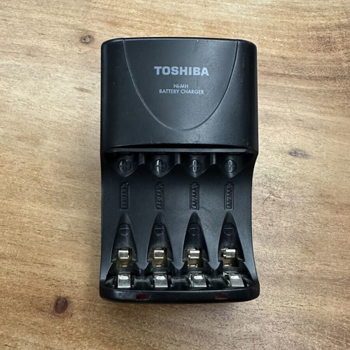 Toshiba TNHC-VE AA/AAA Ni-MH Battery Charger like new