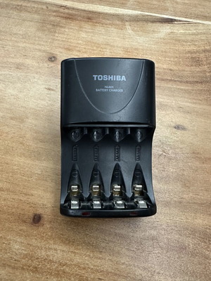 Φορτιστής Μπαταριών Toshiba TNHC-VE AA/AAA Ni-MH σαν καινούργιο
