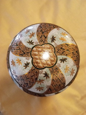 Satsuma handpainted covered fondaine with golden sun, like new