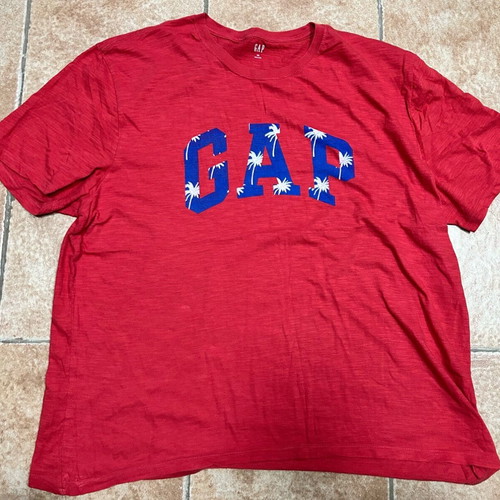 GAP XXL T-shirts like new, 1 red with palms and 1 grey with Canada print