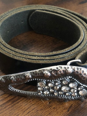 Women's leather belt like new, black with silver buckle and rhinestones