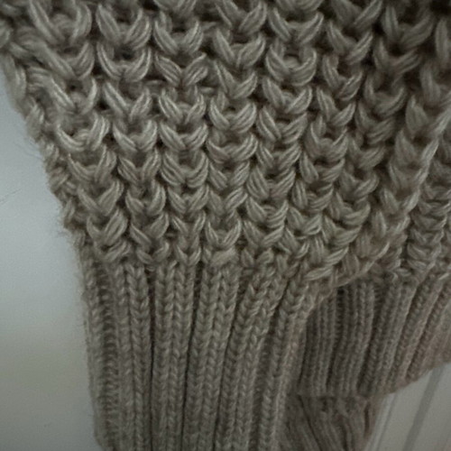 Knitted long sweater unused, excellent condition, size L, beige