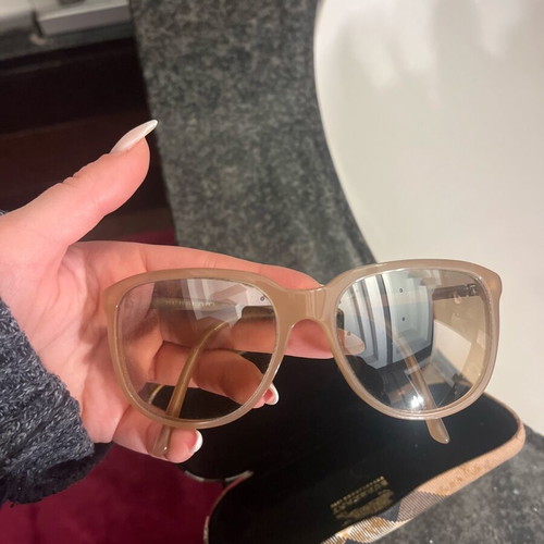 Burberry sunglasses like new, beige
