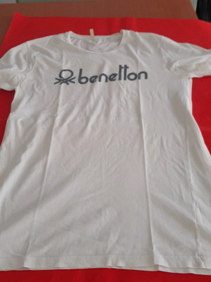 Παιδικό μπλουζάκι Benetton medium μεταχειρισμένο, κοντομάνικο, άσπρο