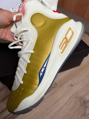 Under Armour Curry 4 Retro sneakers new, sports style, beige and gold