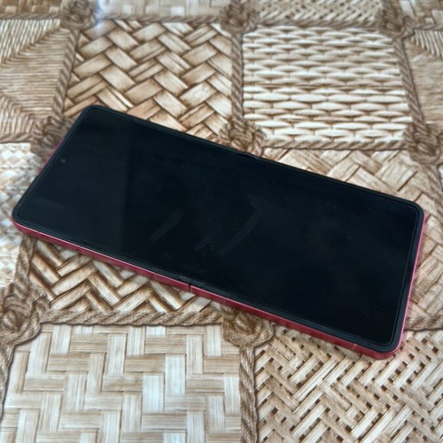 Samsung Galaxy Z Flip 7 used, pink color, 256GB