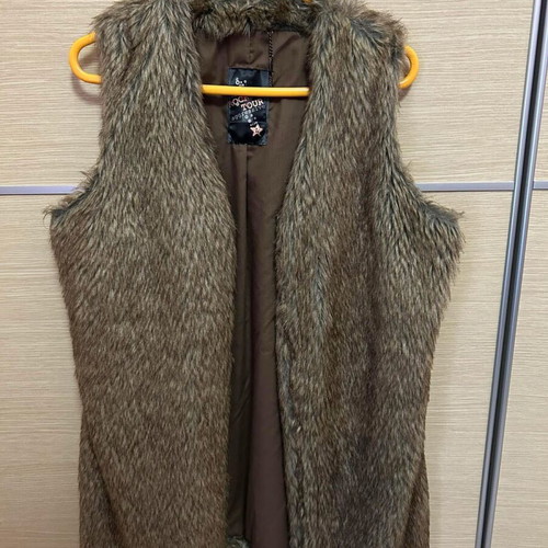 Fur vest like new, brown, sizes M and L