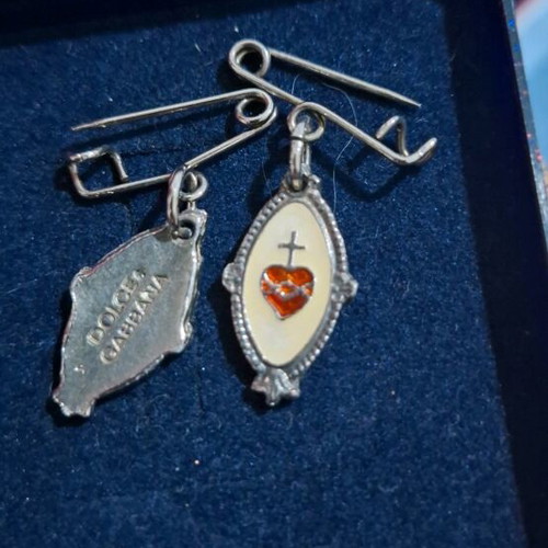Dolce & Gabbana vintage enamel pins 1990, new, white and red