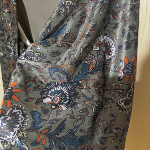 Lynne Velvet Batwing Blouse new, oil color, size Small