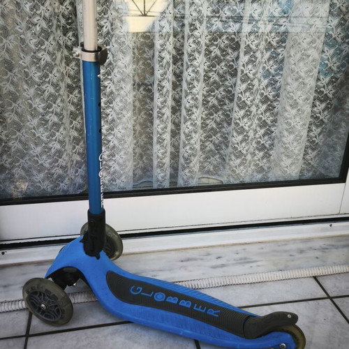 Globber Primo scooter like new with LED front wheels