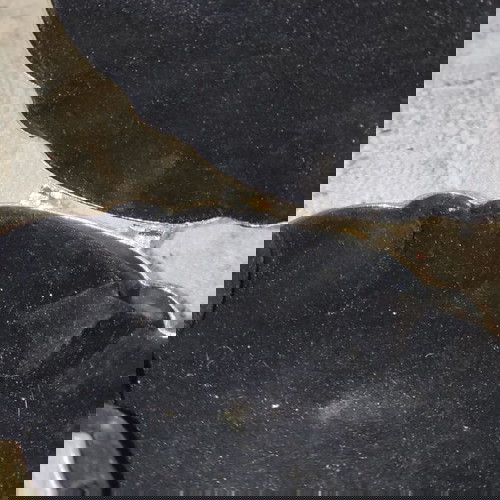 Κουτί για κοσμήματα σαν καινούργιο με μαύρη πέτρα και βελούδινη επένδυση