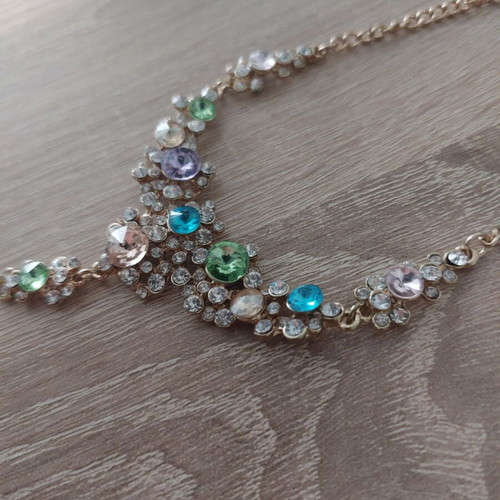 Women's Necklace with Pearls like new, gold tone