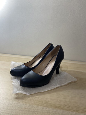 Black Pumps like new, size 39