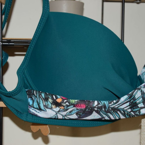 Swimwear top like new, chest circumference 68 cm, multicolor green
