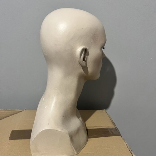 Female Mannequin Head vintage realistic like new for display or decoration