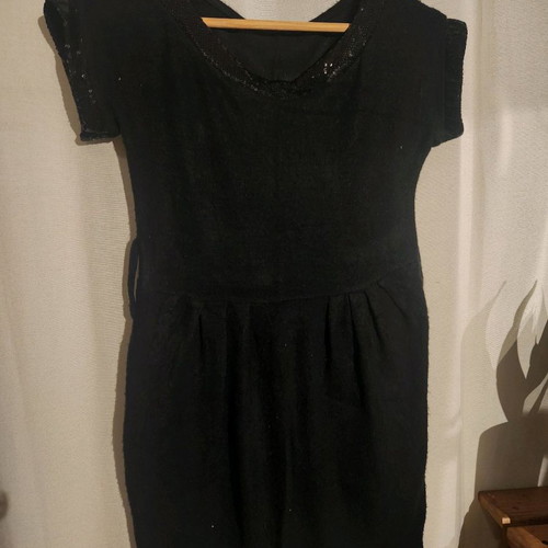 Dress with short sleeves used, black with subtle sequins