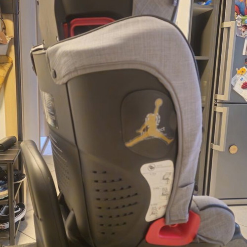 Joie Stages car seat with Isofix base like new