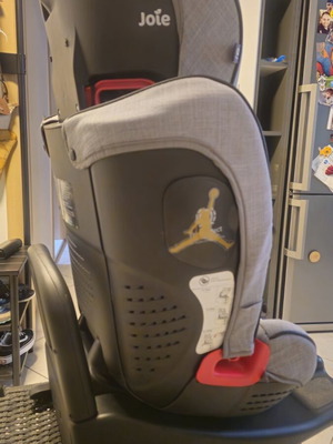 Joie Stages car seat with Isofix base like new
