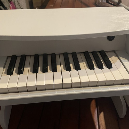 Children's Piano like new, wooden, battery operated
