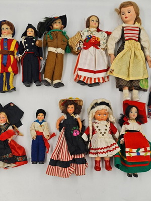 European collectible dolls used, very good condition