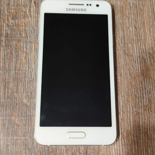 Samsung Galaxy A3 (2015) 16GB white like new