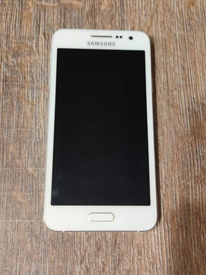 Samsung Galaxy A3 (2015) 16GB white like new