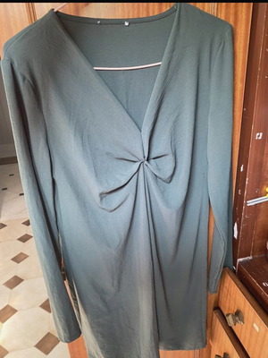 Zara dress with neckline like new, green