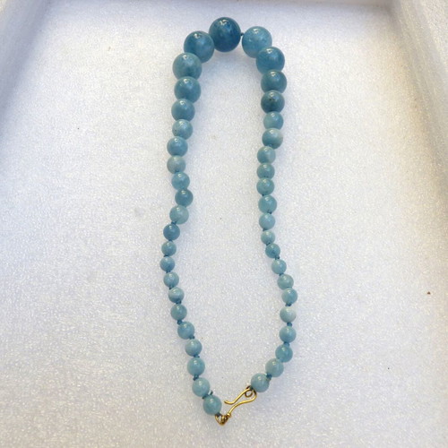 Necklace with aquamarine mineral stones and K18 gold clasp