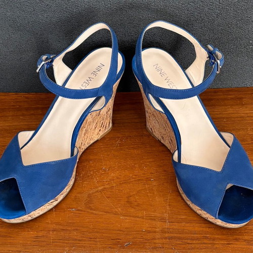 Nine West platform blue suede like new, size 40.5 with cork