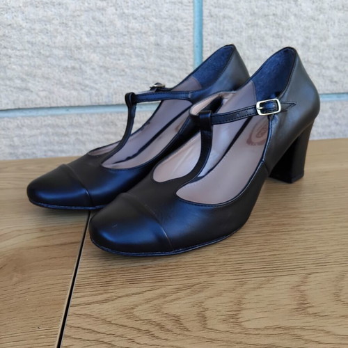 Dexim hand-made black leather pumps, like new, size 36