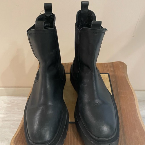 Lasocki leather boots used, size 39, black