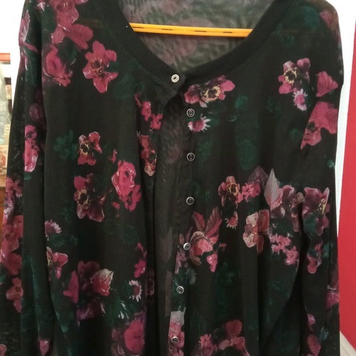 Cardigan like new with buttons very elastic floral size XL