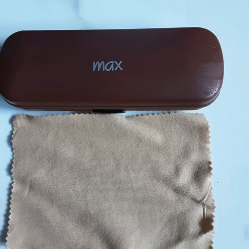 Glasses case like new with cleaning cloth