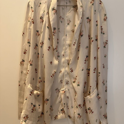 Satin cream floral shirt like new, versatile layering piece