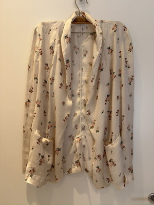 Satin cream floral shirt like new, versatile layering piece