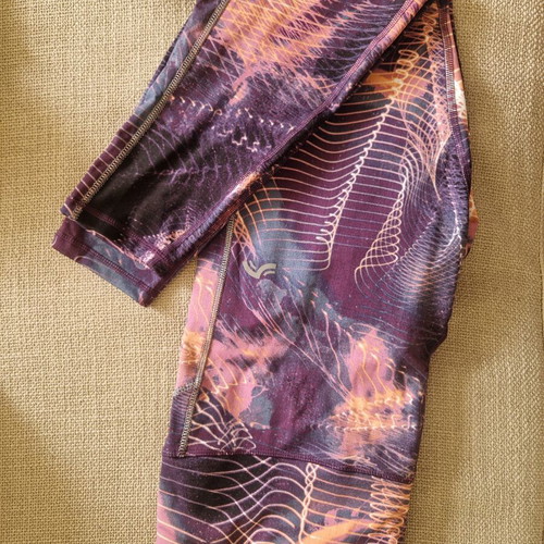 Women's sports leggings with pocket and back zipper like new, pink and purple, size XXL