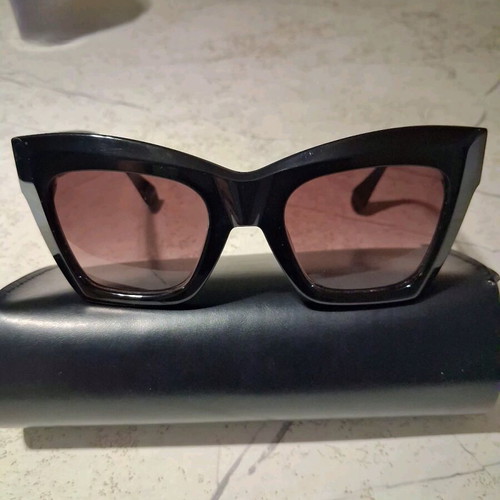 Gigis Studios women's sunglasses like new, black