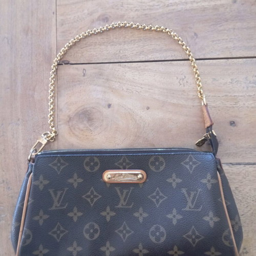 Louis Vuitton bag collectible like new, brown with monogram and chain