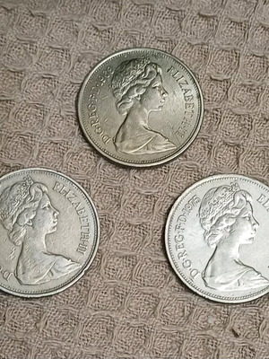 United Kingdom coins 3 used, 10 New Pence