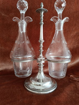 Vintage silver-plated oil and vinegar cruet set with crystal, like new